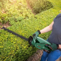 Bosch EasyHedgeCut 18-45 Hedge Trimmer 18 Bosch EasyHedgeCut 18-45 Hedge Trimmer -Garantia Sales Store 13496928 2004961768955336