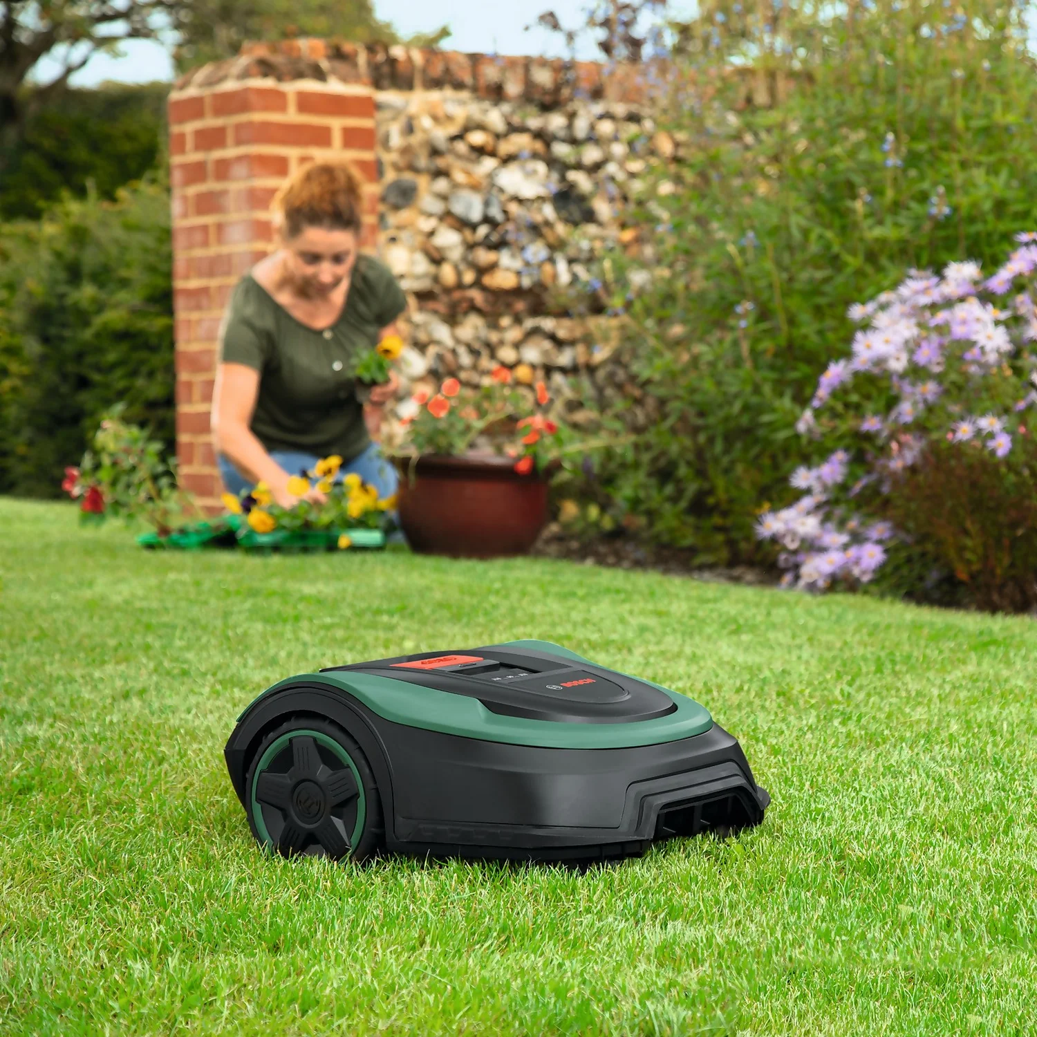 Bosch 18V Indego S 500 Robotic Lawn Mower - 19cm 8 Bosch 18V Indego S 500 Robotic Lawn Mower - 19cm - Image 8