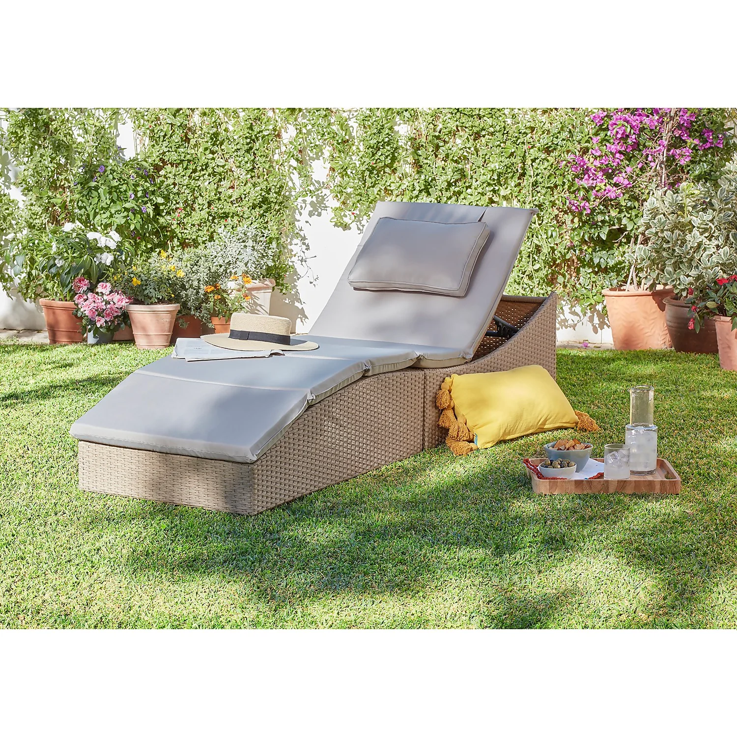 Natural Folding Rattan Sun Lounger 3 Natural Folding Rattan Sun Lounger - Image 3