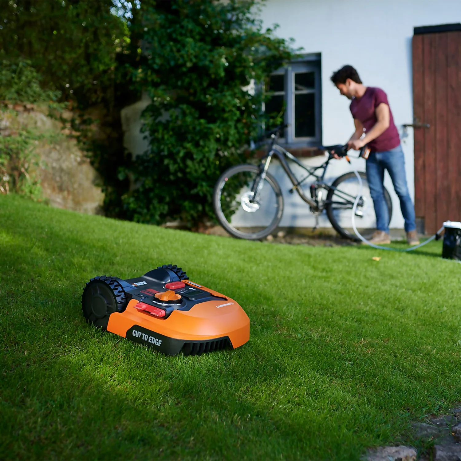 Worx Landroid L2000 Robotic Lawn Mower 2 Worx Landroid L2000 Robotic Lawn Mower - Image 2